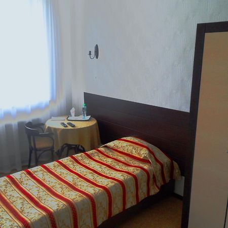 Florentina Hotel Edinet Bagian luar foto
